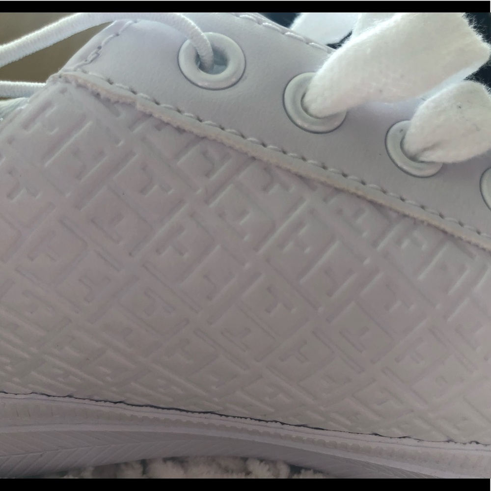 White 5.5 Tommy Hilfiger shoes - Picture 3 of 5